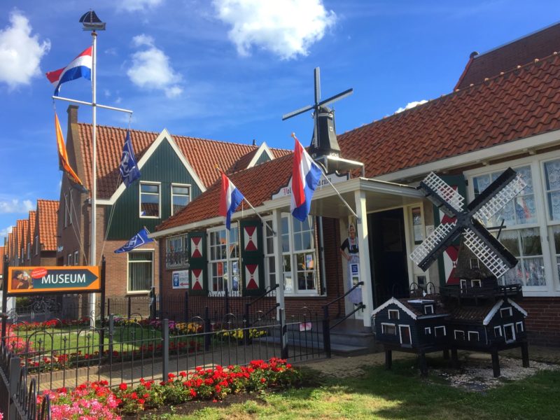 オランダの風情ある港町 Volendam フォーレンダム Mooi Holland